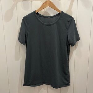 Lululemon Green/Gray Short Sleeve Tee Shirt—Beautiful Fabric & Color—Great Cond.